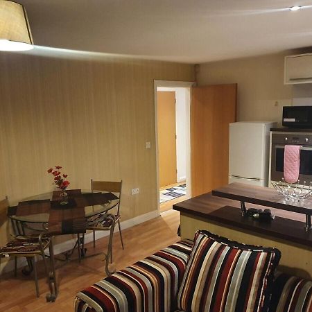 פרסטון Two Bedroom Apartment, Free Parking, Close To Uclan And Free Wifi מראה חיצוני תמונה
