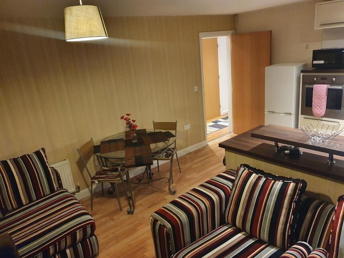 פרסטון Two Bedroom Apartment, Free Parking, Close To Uclan And Free Wifi מראה חיצוני תמונה