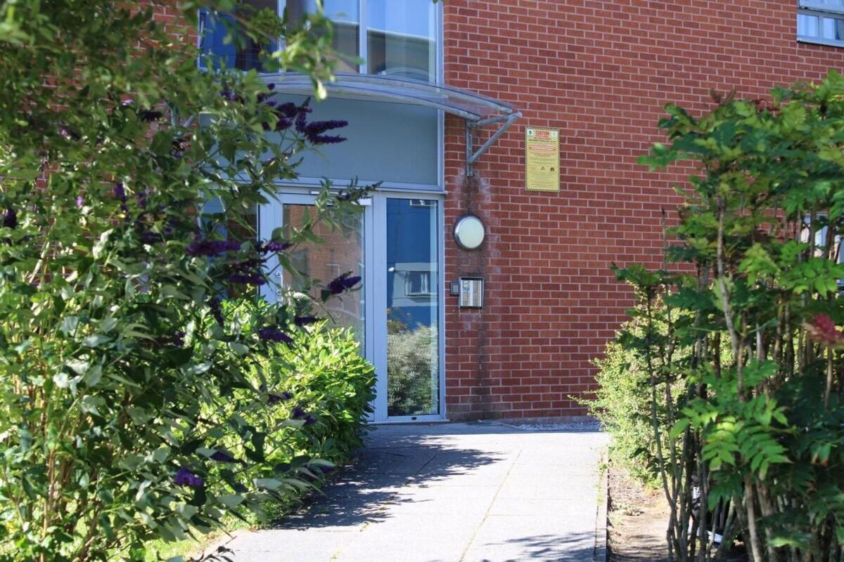 פרסטון Two Bedroom Apartment, Free Parking, Close To Uclan And Free Wifi מראה חיצוני תמונה