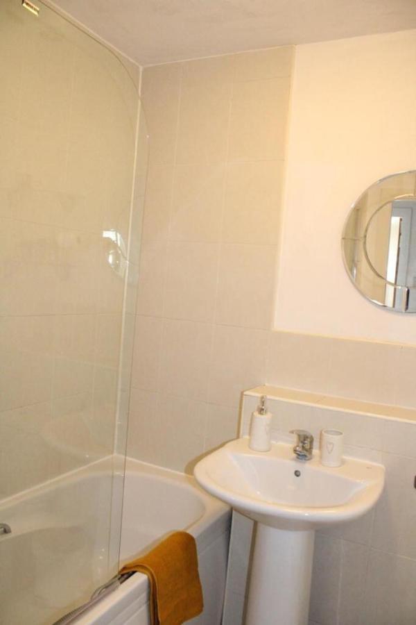 פרסטון Two Bedroom Apartment, Free Parking, Close To Uclan And Free Wifi מראה חיצוני תמונה